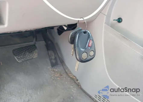 2005 Chevrolet Equinox Ls из США, поврежденный, VIN 2CNDL23F356040037